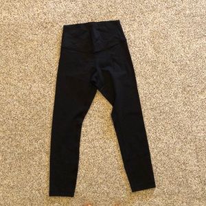 Lululemon black leggings 25” sz 6 luon
